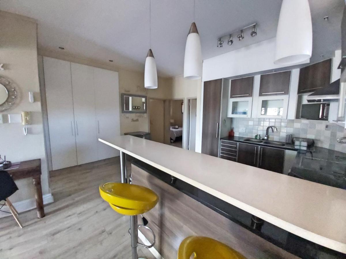 Whale Rock, Modern Beachfront Apartment Margate Exteriör bild